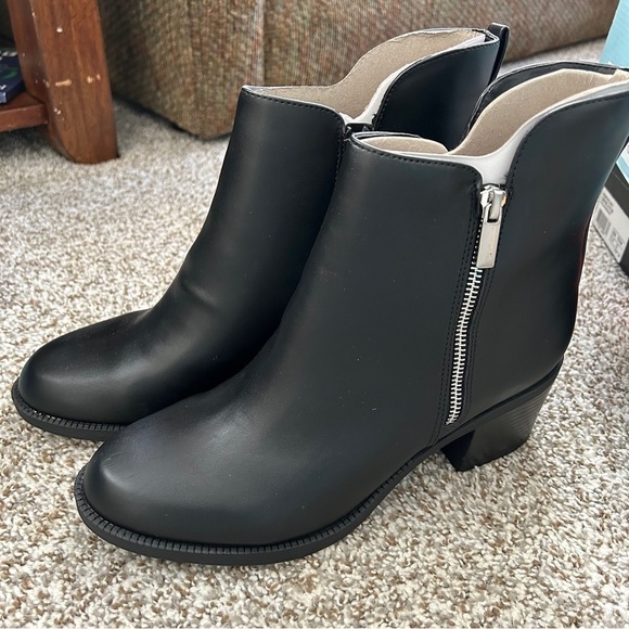 Black Ankle Boots Round Toe Low Chunky Block Heel Non-Slip Comfortable Neutral - Picture 2 of 10